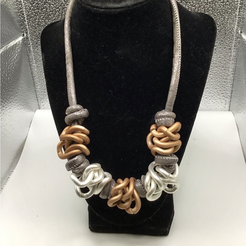 NWOT Beautiful Necklace